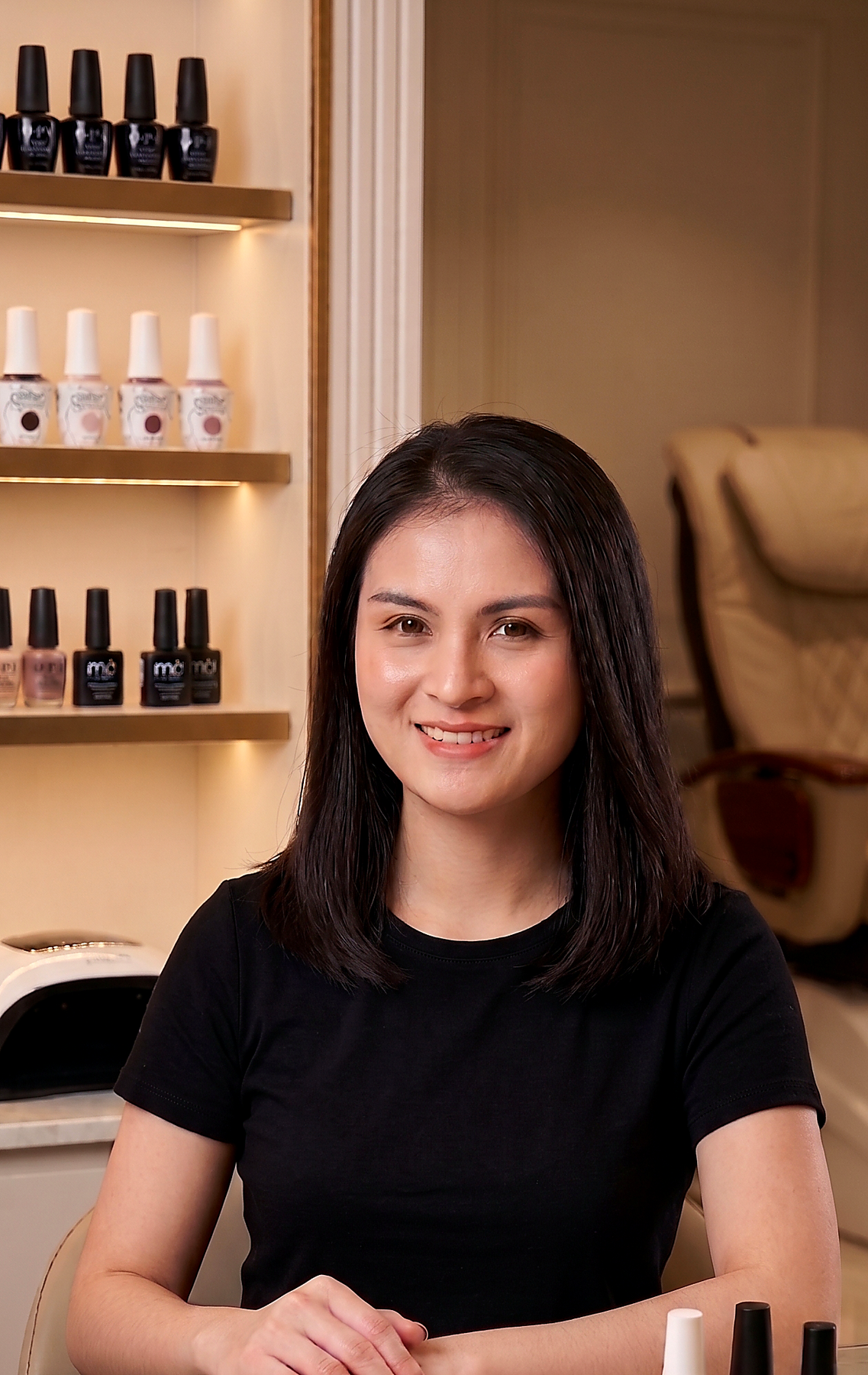 Julia Nguyễn – Mobile Nageldesignerin Stuttgart: Gelnägel, Nageldesign & Shellac bei Ihnen zu Hause
